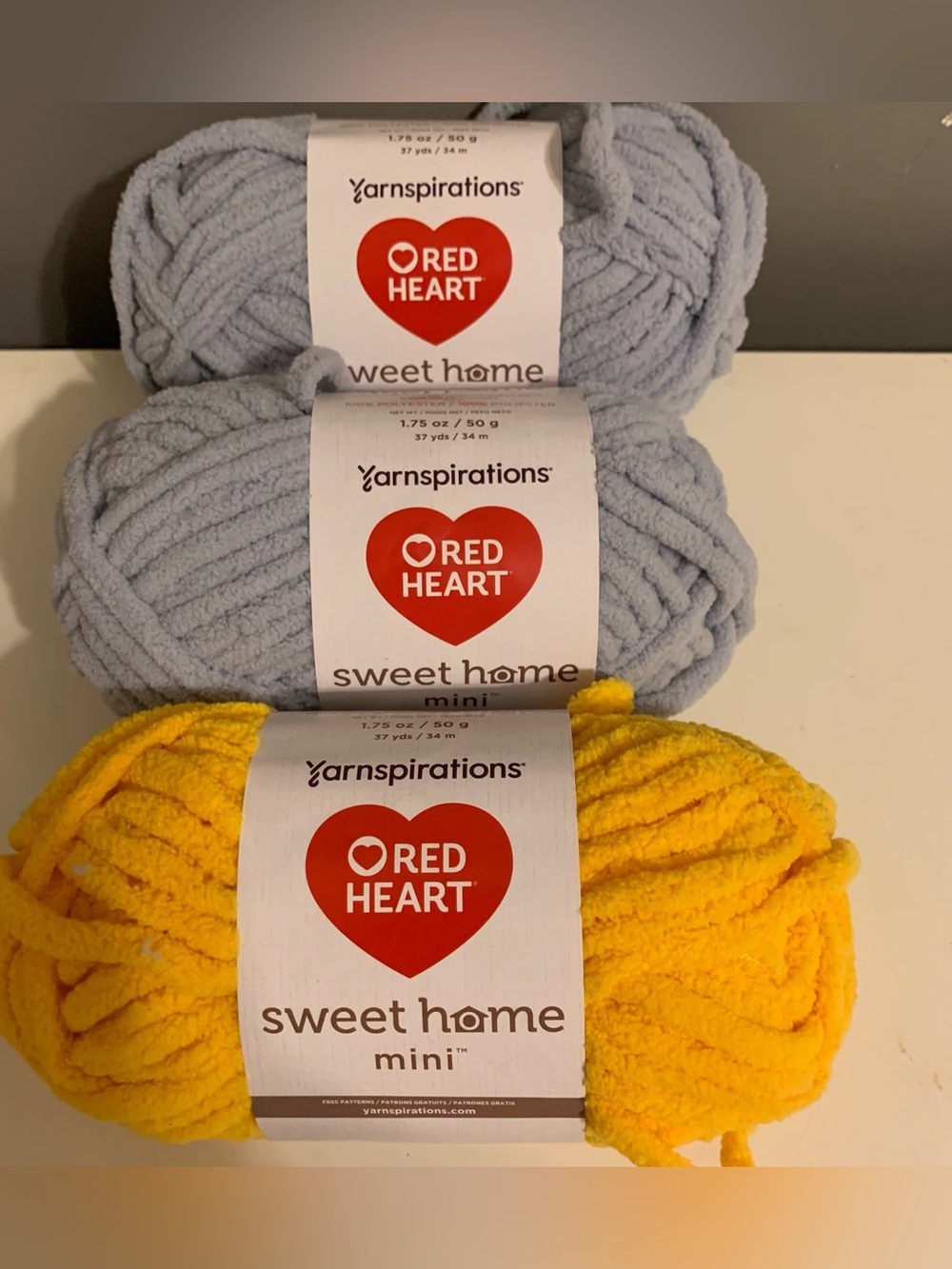 Yarnspirations Red HEART sweet home
Mini 1.75 oz / 50 g  (3 pack)